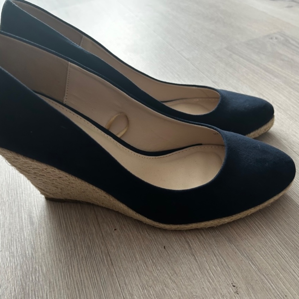 shoes - Picture 2 of 5
